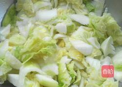 榛蘑炒白菜的做法图解1
