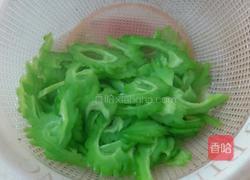 家常苦瓜炒肉的做法图解5
