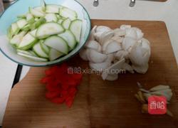 角瓜杏鲍菇炒肉的做法图解1