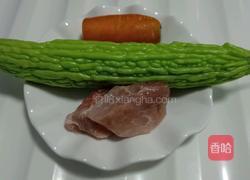 苦瓜炒肉的做法图解1