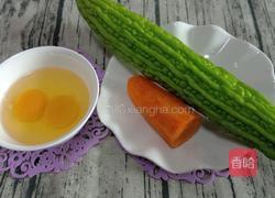 苦瓜炒鸡蛋的做法图解1