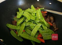 荷兰豆炒腊肠的做法图解7