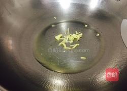小鱿鱼炒卷心菜的做法图解2