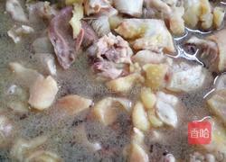 芹菜闷鸡的做法图解1