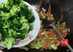 西蓝花炒肉丝的做法图解8