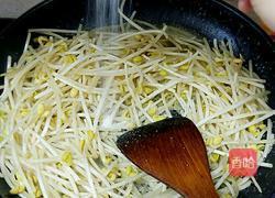 豆芽菜炒青蒜的做法图解5