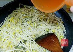 豆芽菜炒青蒜的做法图解7