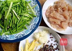 蒜薹鸡肉丝的做法图解2