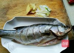 清蒸鲈鱼的做法图解1