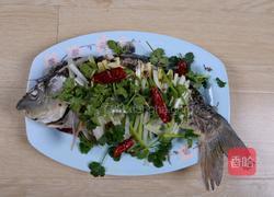秘制油泼鲤鱼的做法图解4