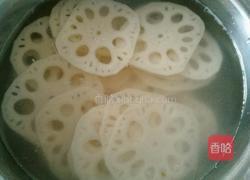 凉拌藕片的做法图解2