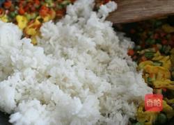 菠萝炒饭的做法图解7