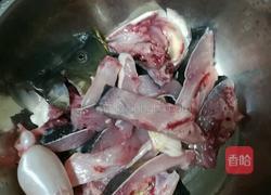 酸菜粉丝鱼的做法图解1