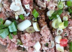 荠菜胡萝卜肉水饺的做法图解1
