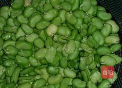 番茄炒蚕豆米的做法图解1