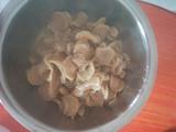 土豆干炖鸡肉块
