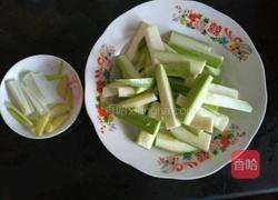 闹春一一椒香茭瓜的做法图解2