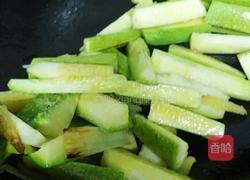 闹春一一椒香茭瓜的做法图解9