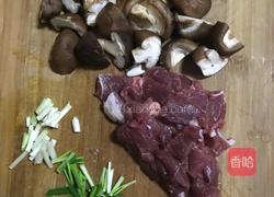 猪肉炒香菇的做法图解1