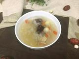 银耳莲子羹
