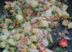 豌豆腊肠土豆闷饭的做法图解6