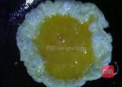 香菜炒鸡蛋的做法图解3