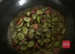 香肠咸菜炒蚕豆的做法图解13