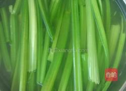 芹菜肉馅饺子的做法图解1
