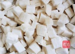 鲍菇鸡肉丁的做法图解2