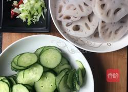 素拼黄瓜莲藕的做法图解3