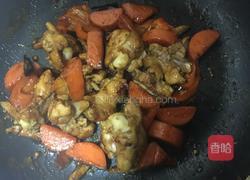 胡萝卜香菇炒鸡翅根的做法图解8