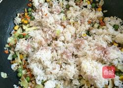 肉丁包菜炒饭的做法图解6