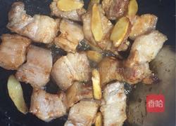 鹌鹑蛋红烧肉的做法图解2