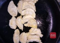 芹菜锅贴的做法图解2