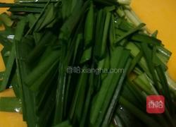 焖豆腐鸭血韭菜的做法图解3