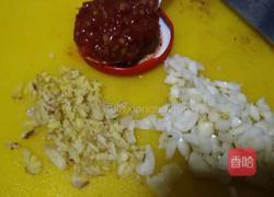 焖豆腐鸭血韭菜的做法图解6