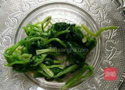 菠菜鸡蛋饼的做法图解1