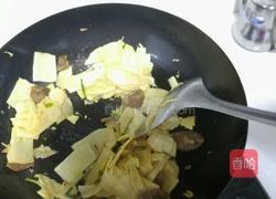 腊肠炒春笋的做法图解5