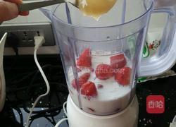 草莓奶昔的做法图解2