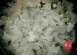 银耳莲子羹的做法图解4