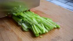 芹菜炒牛肉的做法图解2