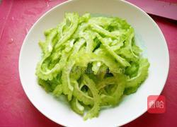苦瓜炒鸡蛋的做法图解2