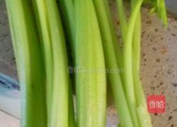 芹菜猪肉炖粉条的做法图解1