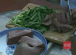 猪血韭菜煲的做法图解1