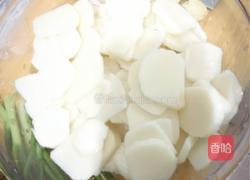 红蟹炒年糕的做法图解2