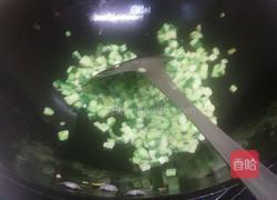 黄瓜蛋炒饭的做法图解3
