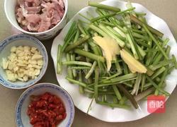 水芹菜炒肉的做法图解1