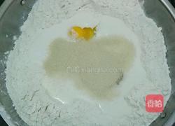 草莓酱包的做法图解1