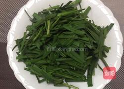 莴笋丝炒韭菜的做法图解2