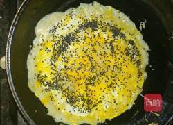 葱香鸡蛋饼的做法图解4